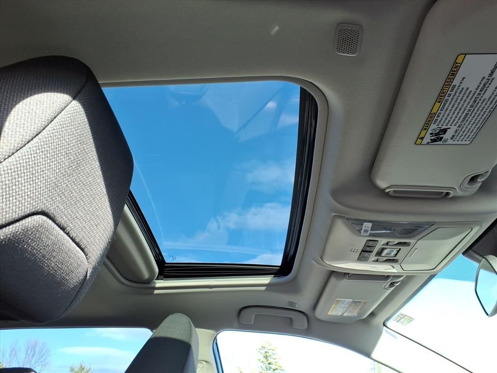 2025 Toyota RAV4 XLE photo 3