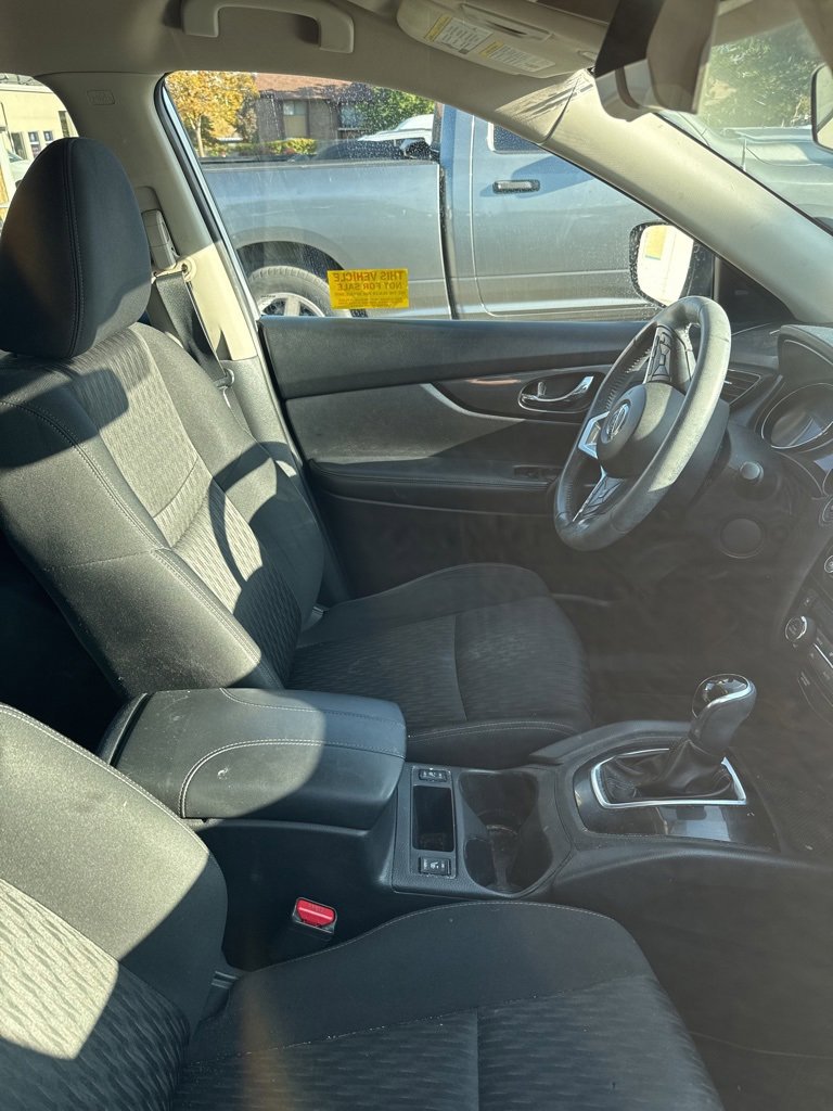 2017 Nissan Rogue SV photo 6
