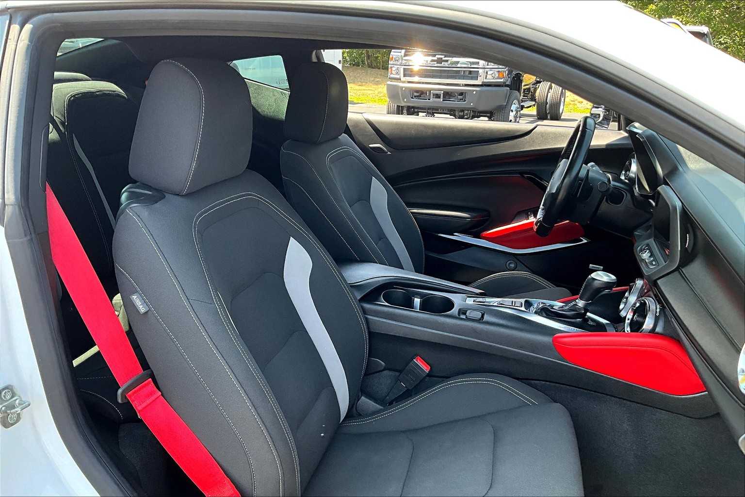 2021 Chevrolet Camaro 1LT photo 11