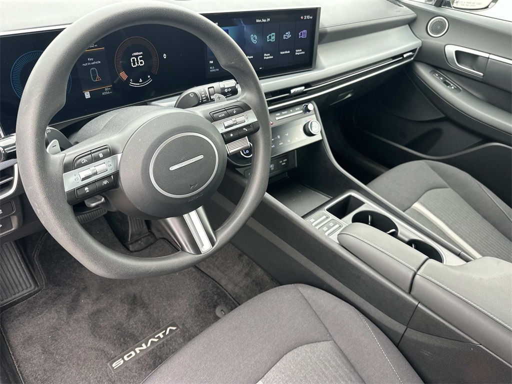 2025 Hyundai Sonata SEL photo 2