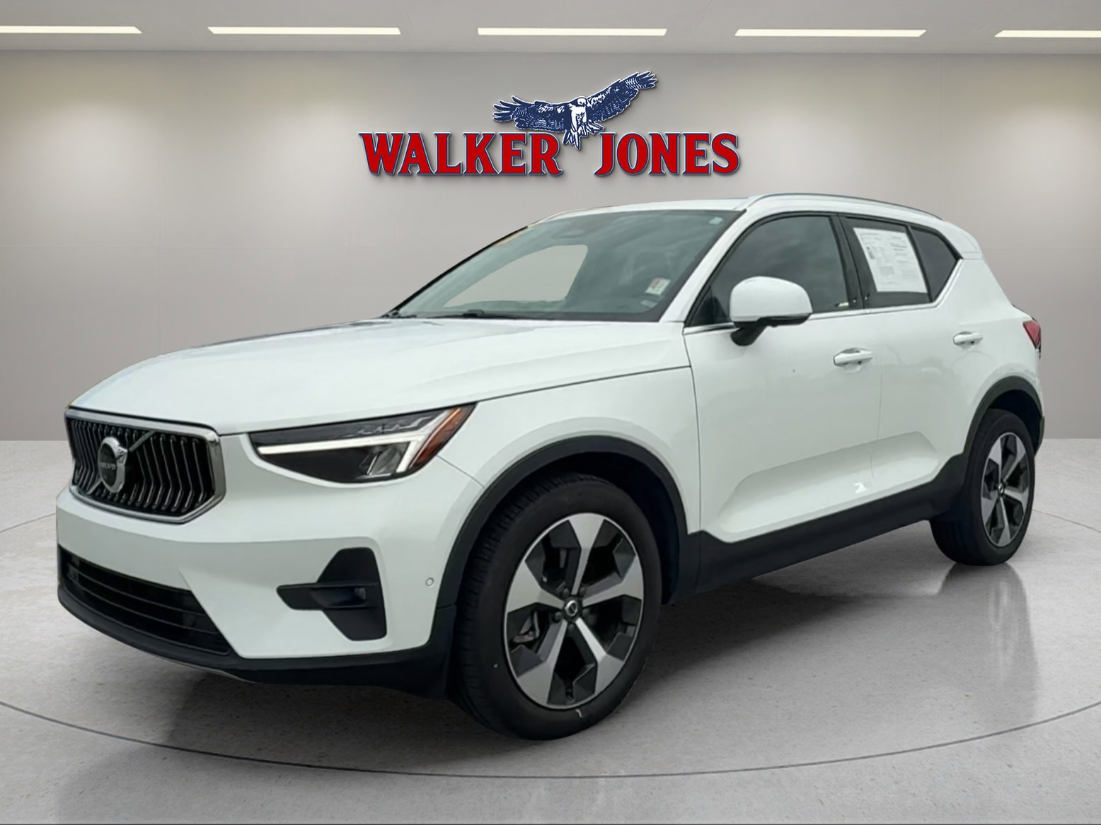 2023 Volvo XC40 Plus photo 6