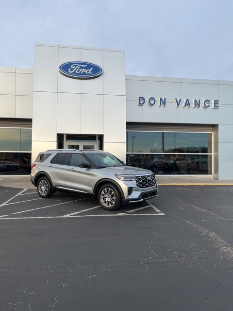 2025 Ford Explorer Platinum's photo