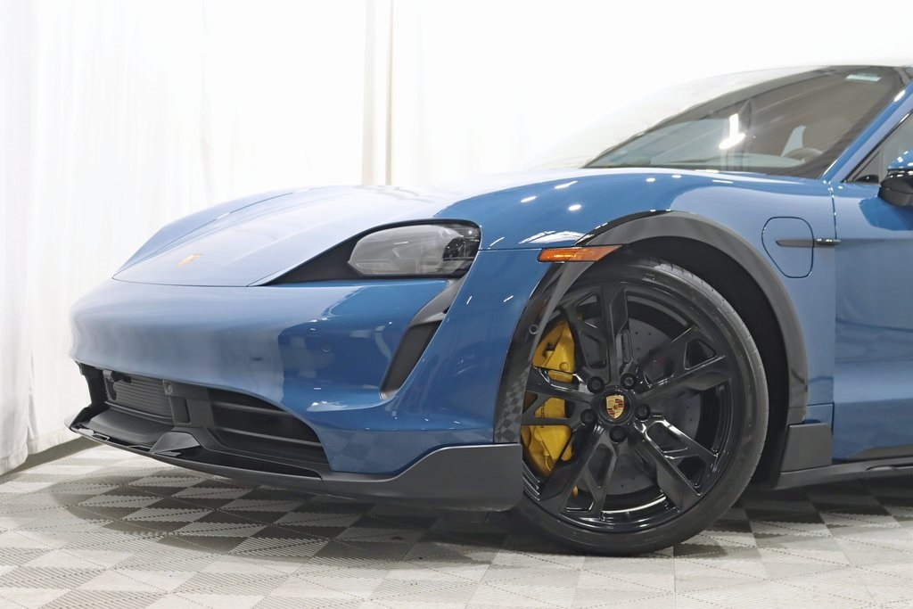 2022 Porsche Taycan Cross Turismo Turbo photo 2
