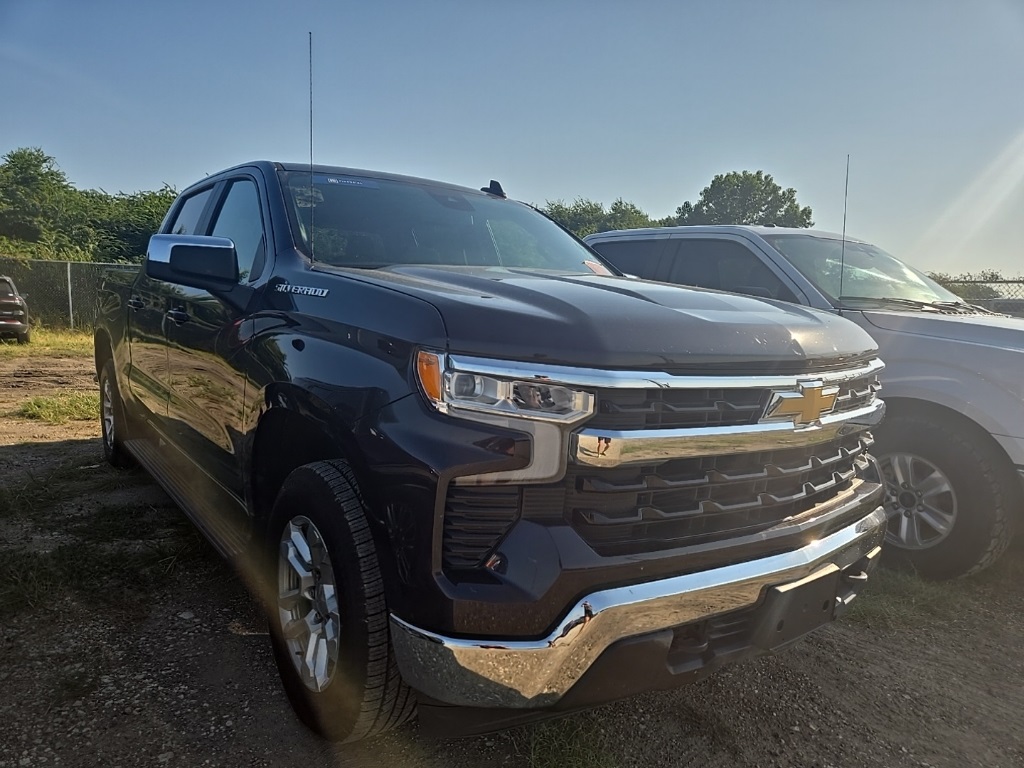 2022 Chevrolet Silverado 1500 LT photo 4