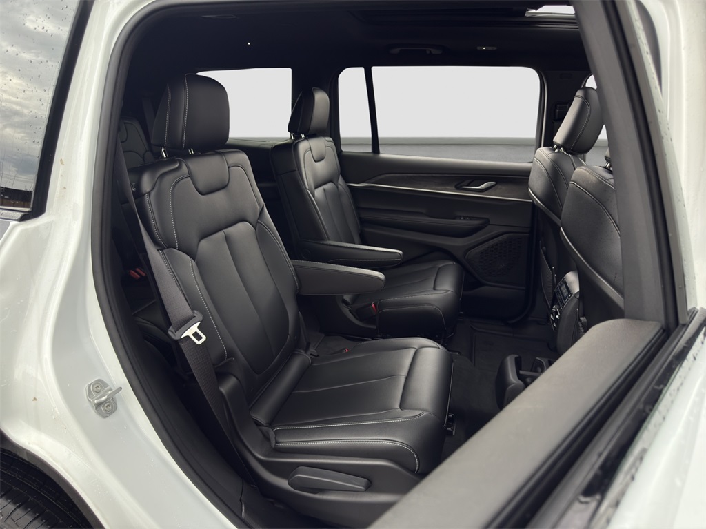 2025 Jeep Grand Cherokee Limited photo 19