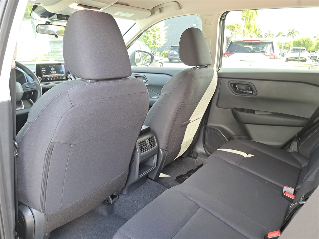 2026 Nissan Rogue S photo 11
