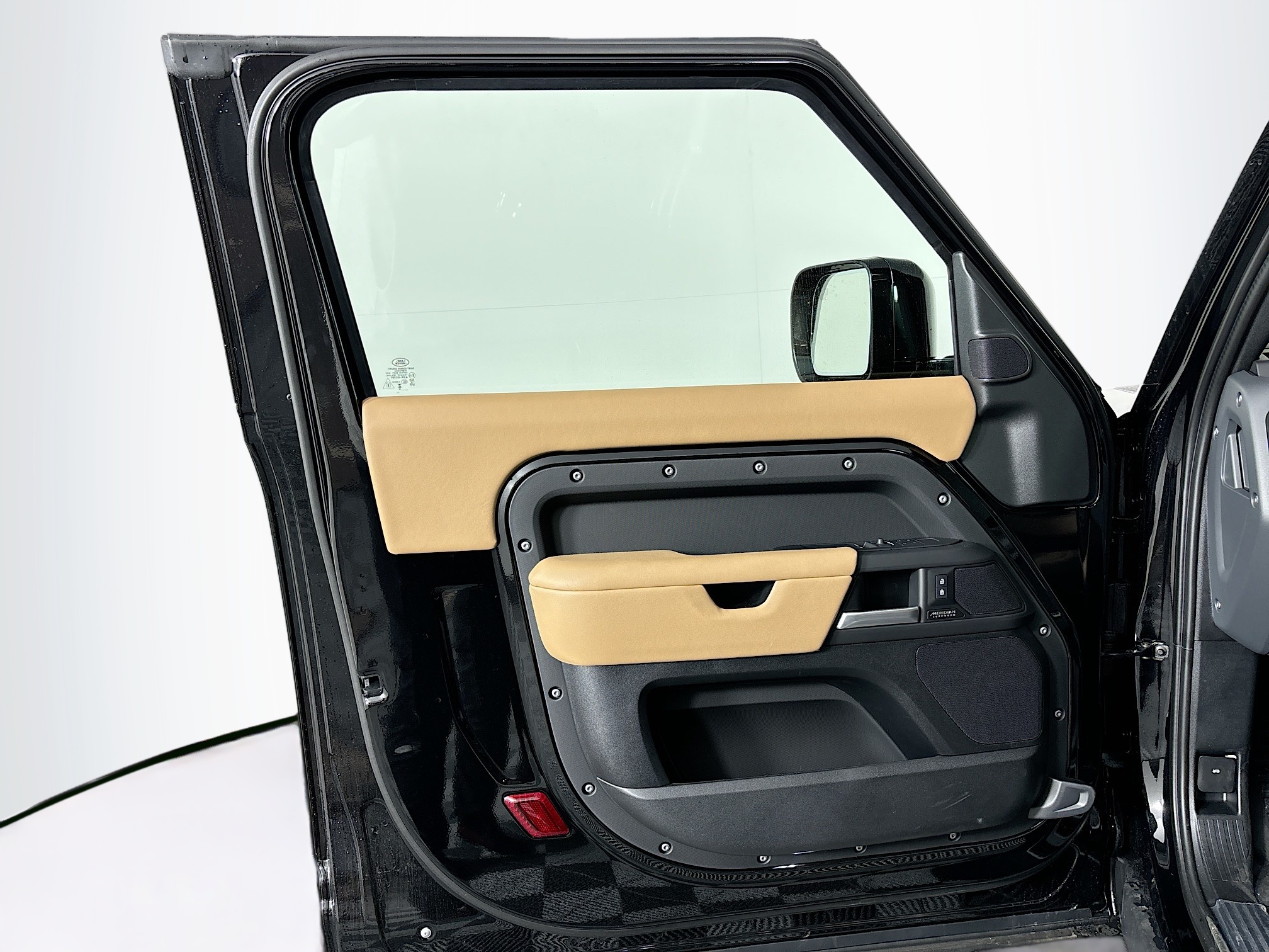 2025 Land Rover Defender 90 X-Dynamic SE photo 10