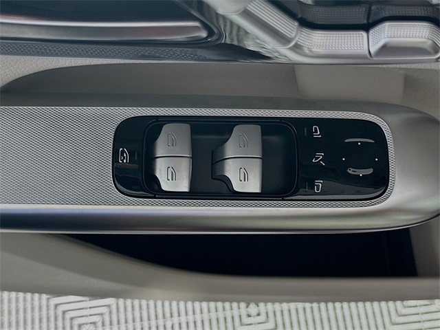 2025 Mercedes Benz GLC 300 photo 17
