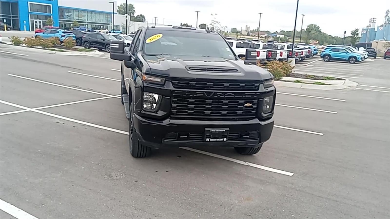 2020 Chevrolet Silverado 2500HD Custom photo 2