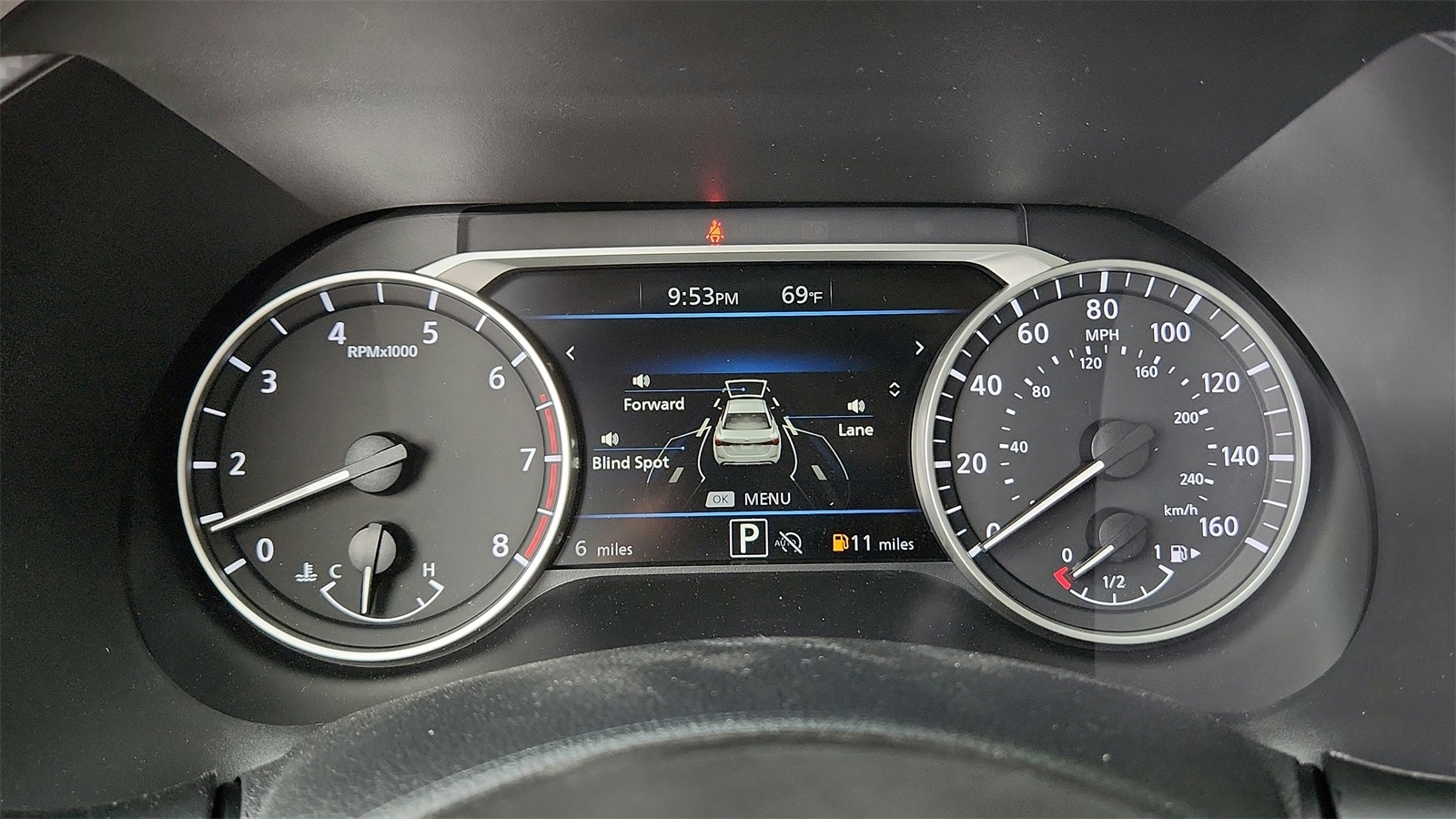 2025 Nissan Sentra SV photo 14