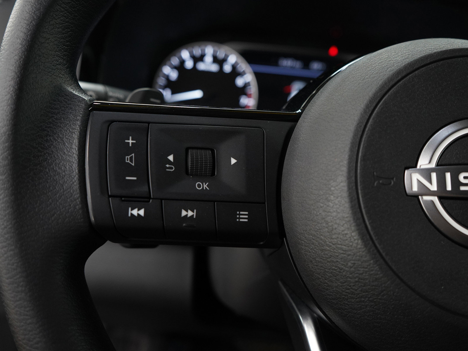 2022 Nissan Pathfinder S photo 23