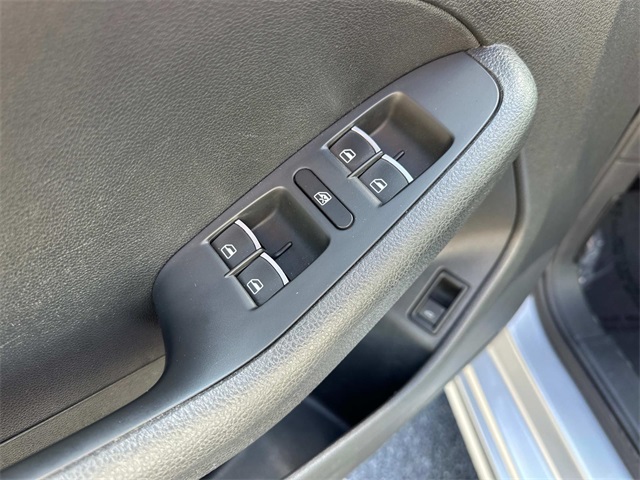 2015 Volkswagen Jetta 1.8T SE photo 27