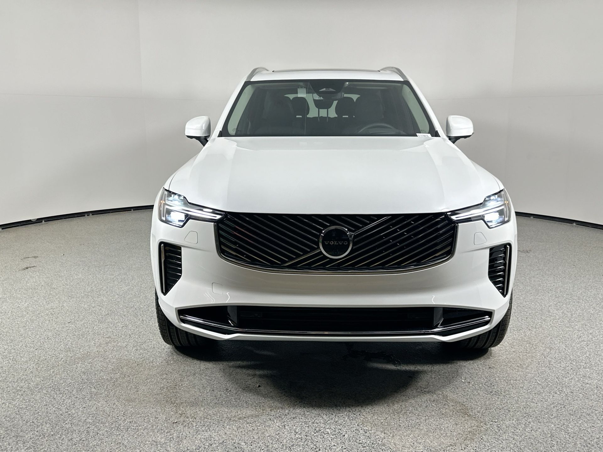 2025 Volvo XC90 T8 photo 2