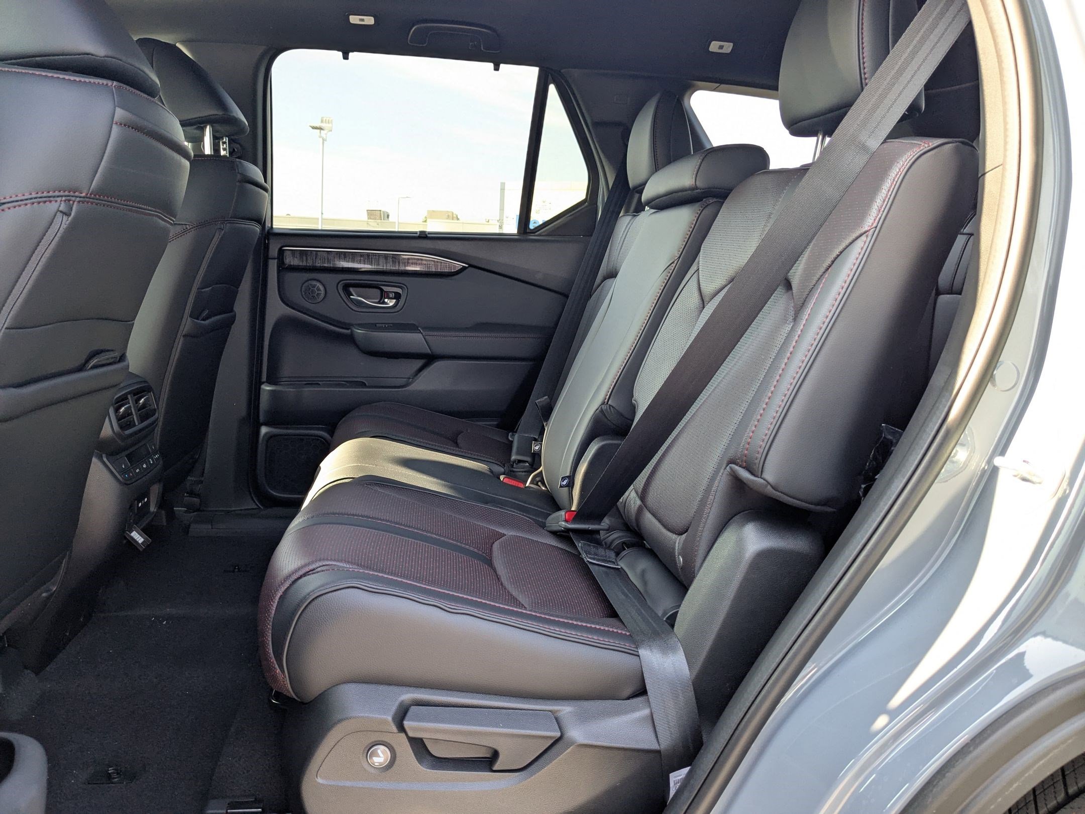 2025 Honda Pilot Black Edition photo 16