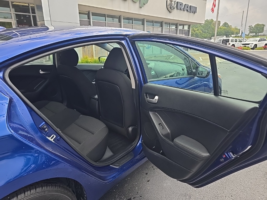 2017 Kia Forte LX Base photo 18