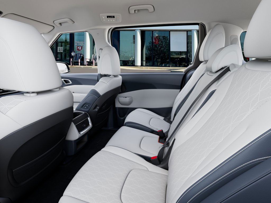 2026 Kia Carnival EX photo 17