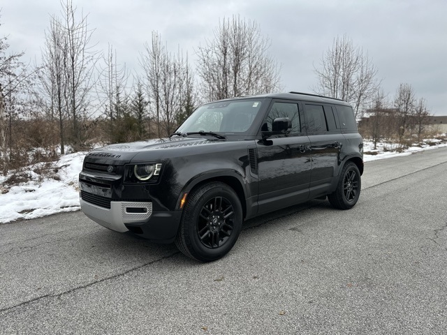 2024 Land Rover Defender S's photo