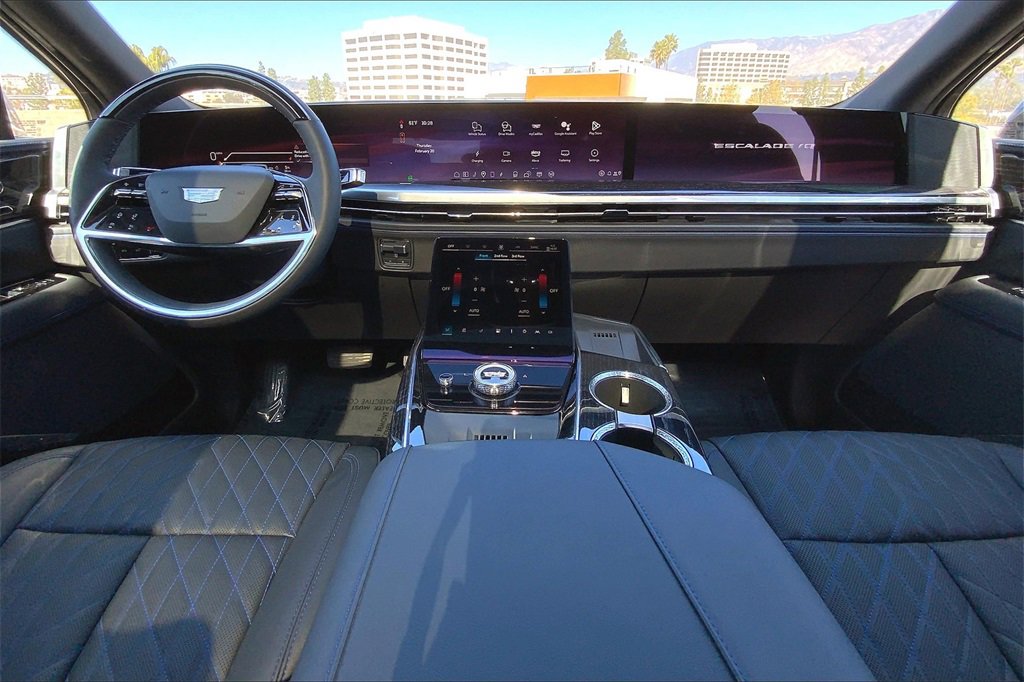 2025 Cadillac Escalade IQ Luxury photo 7