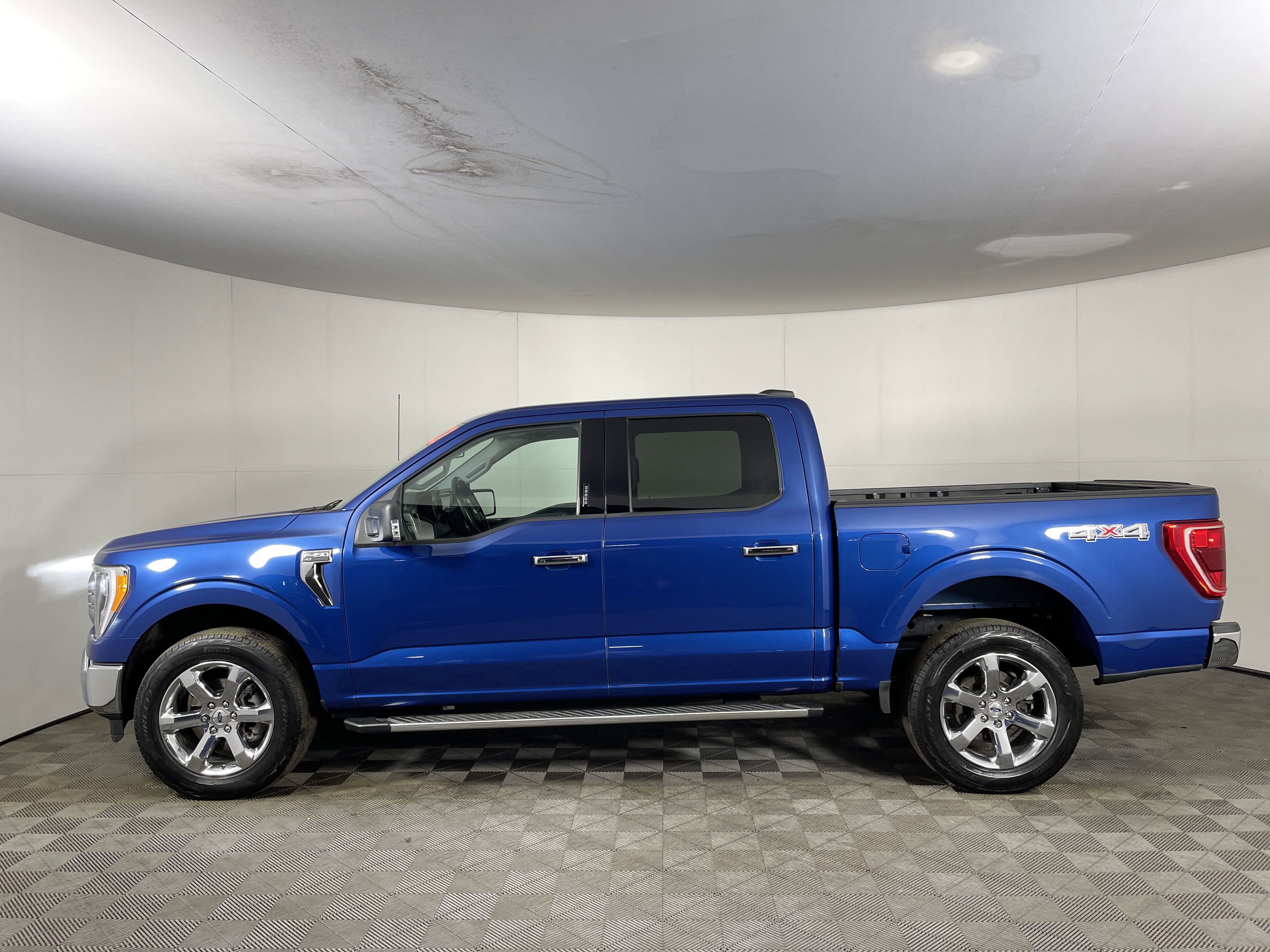 2022 Ford F-150 XL photo 2
