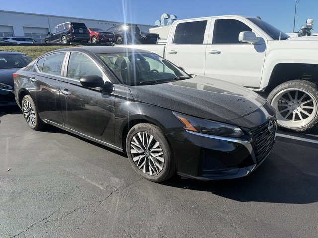 2024 Nissan Altima 2.5 SV photo 3