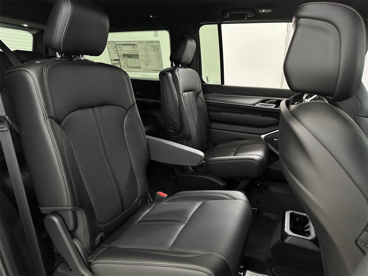 2025 Jeep Wagoneer Series II Carbide photo 30