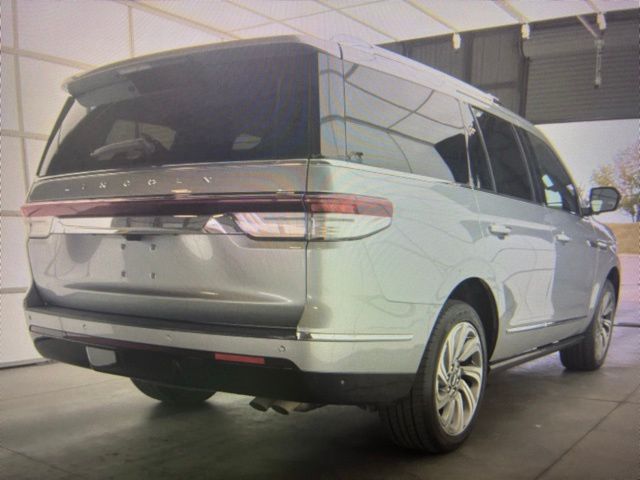 2023 Lincoln Navigator Reserve photo 3