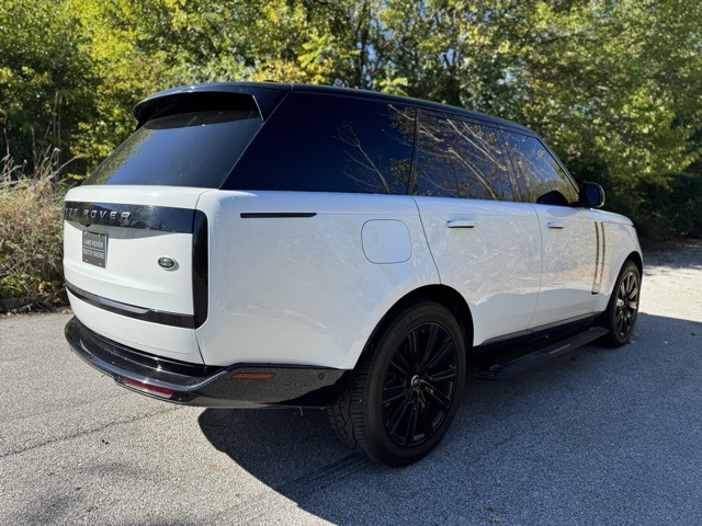 2023 Land Rover Range Rover SE photo 4