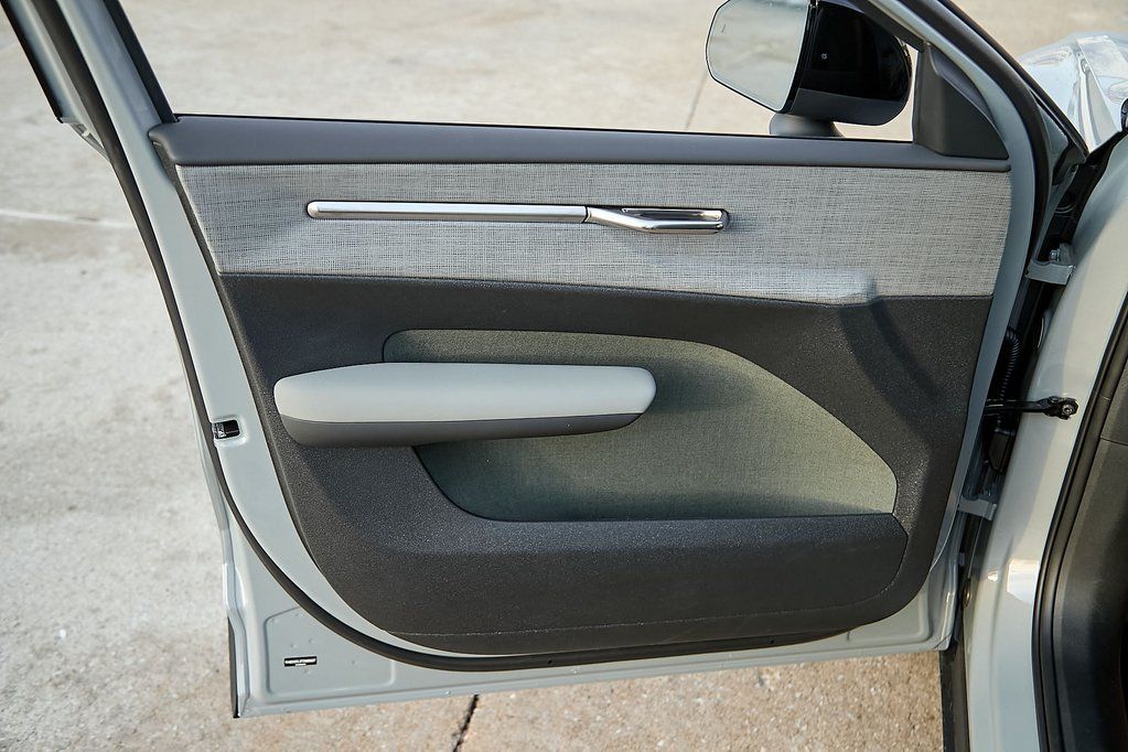 2026 VOLVO EX30 CC - Image 9