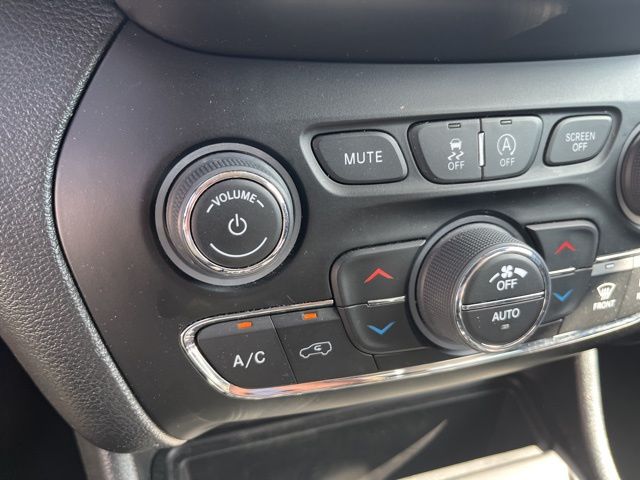 2023 Jeep Cherokee Altitude photo 20