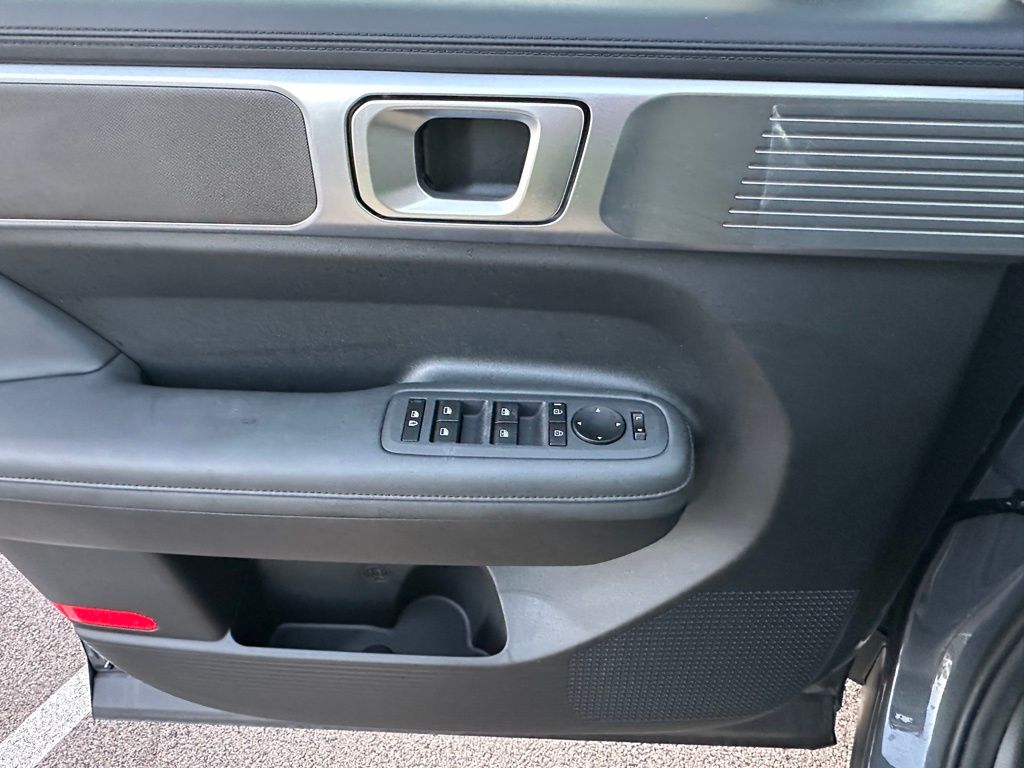 2025 Hyundai Santa Fe SEL photo 4