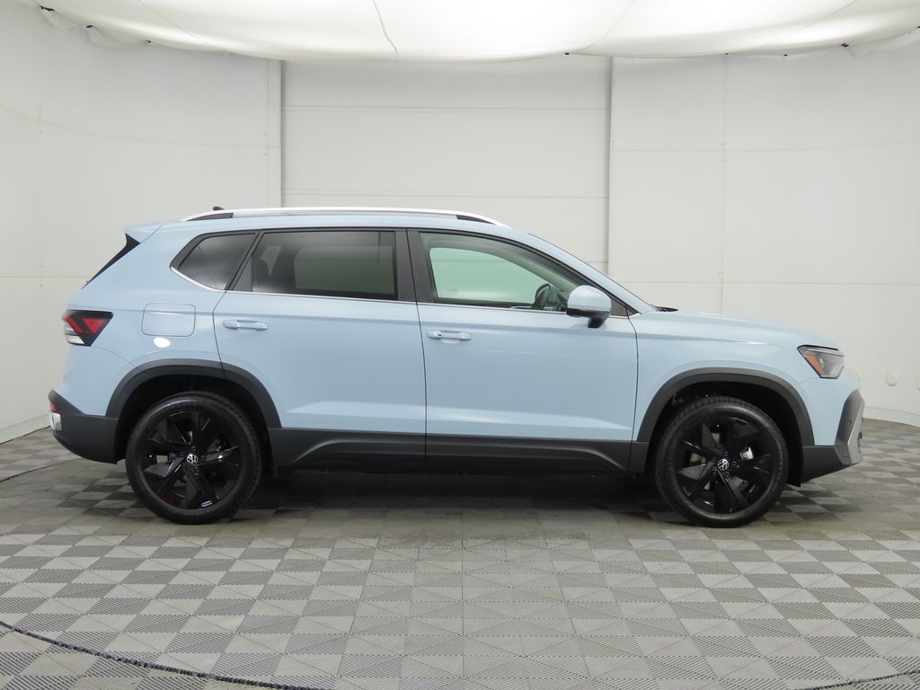 2026 Volkswagen Taos SE photo 4