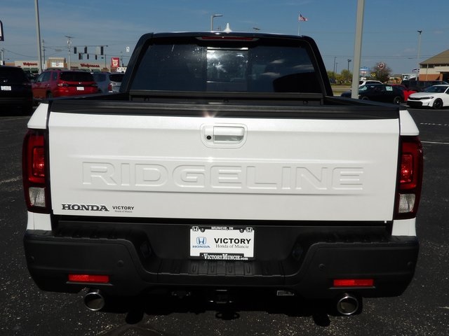 2025 Honda Ridgeline Black Edition photo 6