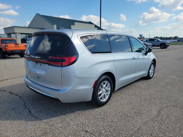 2026 Chrysler Pacifica photo 17