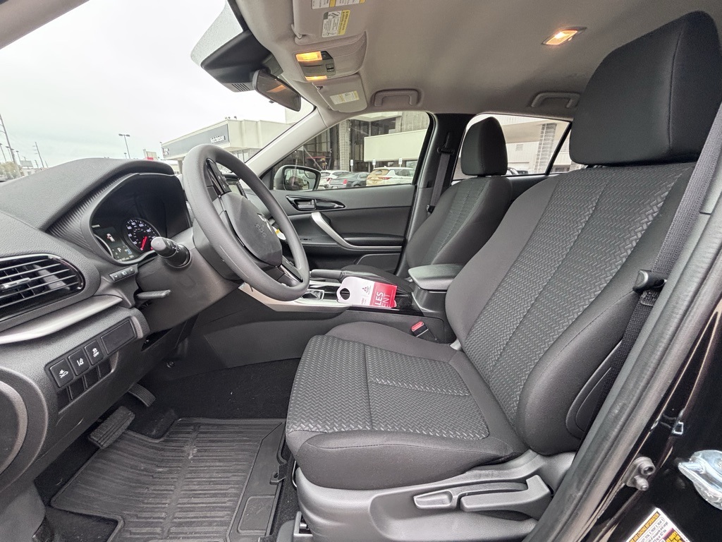 2024 Mitsubishi Eclipse Cross ES photo 9
