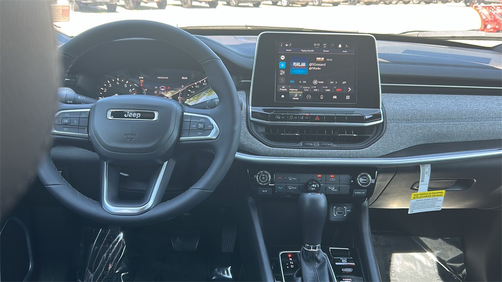 2025 Jeep Compass Latitude photo 37