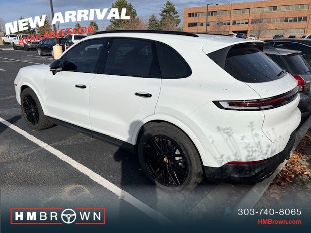 2024 Porsche Cayenne Base photo 3