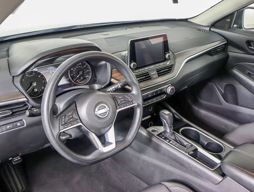 2024 Nissan Altima 2.5 SV photo 6