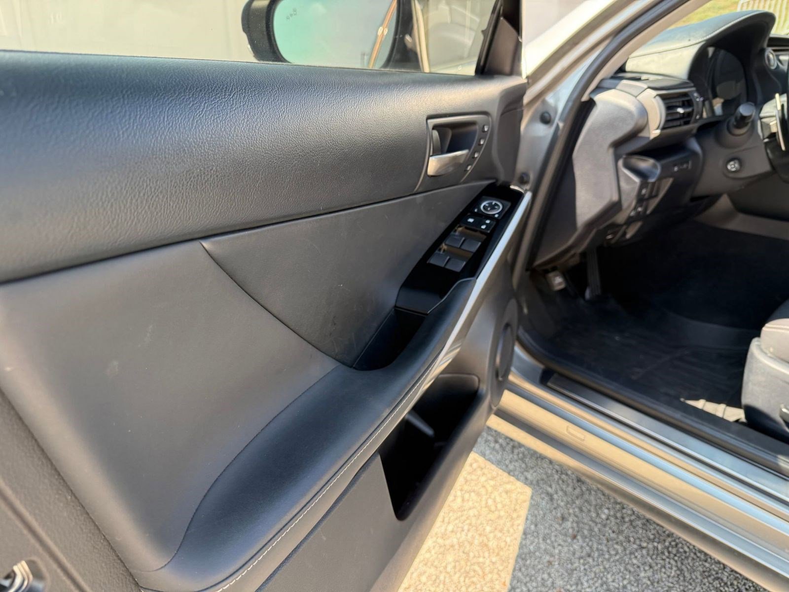 2019 Lexus IS 300 photo 20