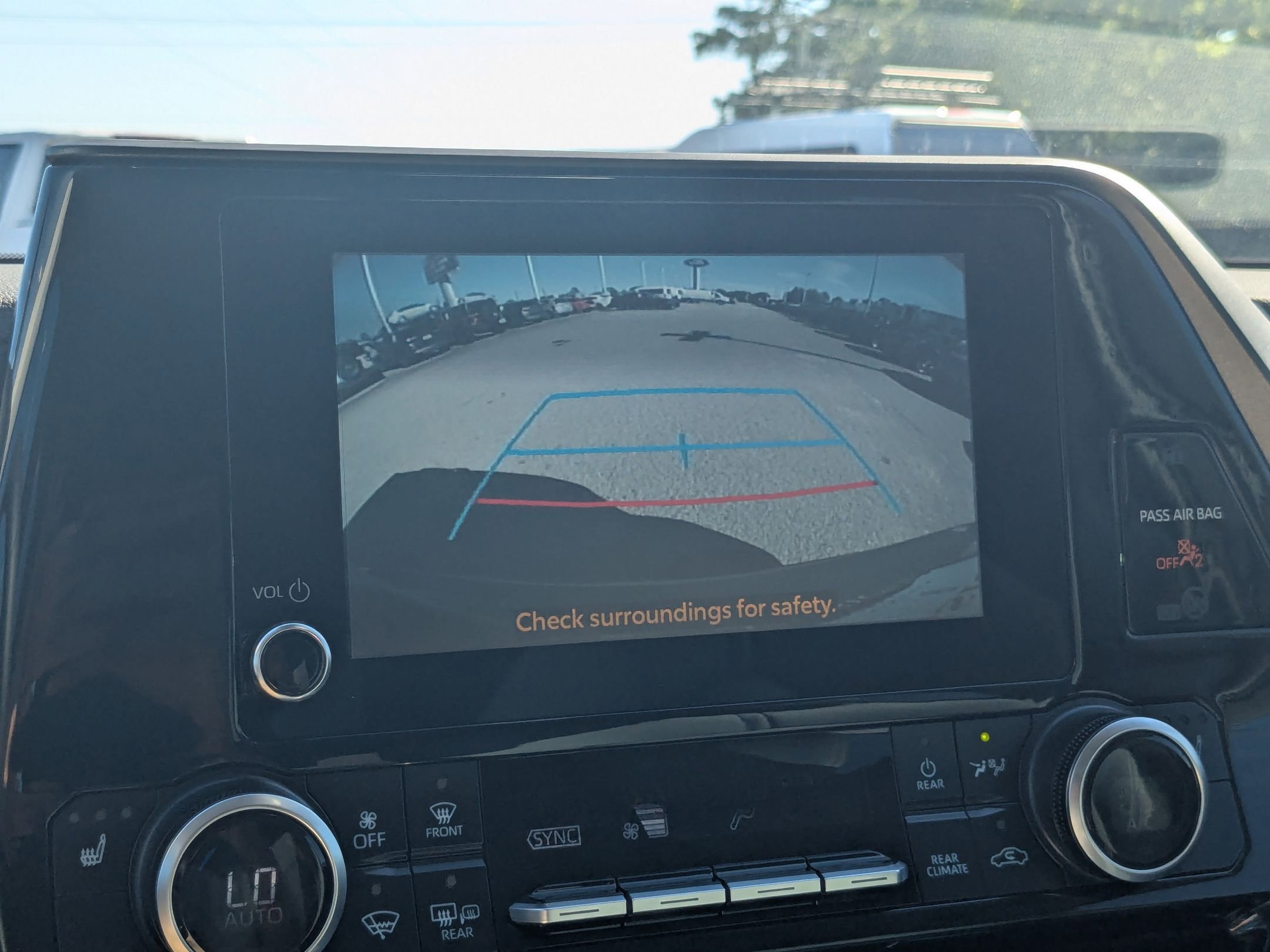 2025 Toyota Highlander XLE photo 21