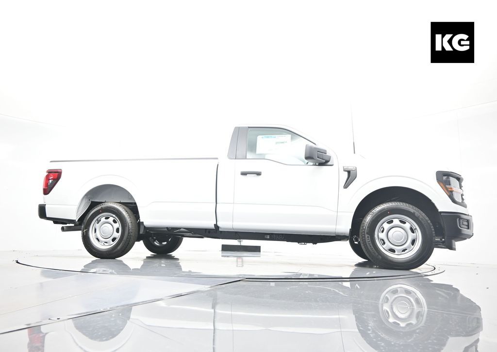 2025 Ford F-150 XL's photo