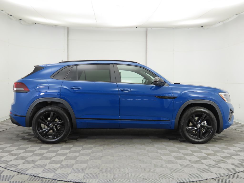 2025 Volkswagen Atlas Cross Sport SEL R-Line photo 3