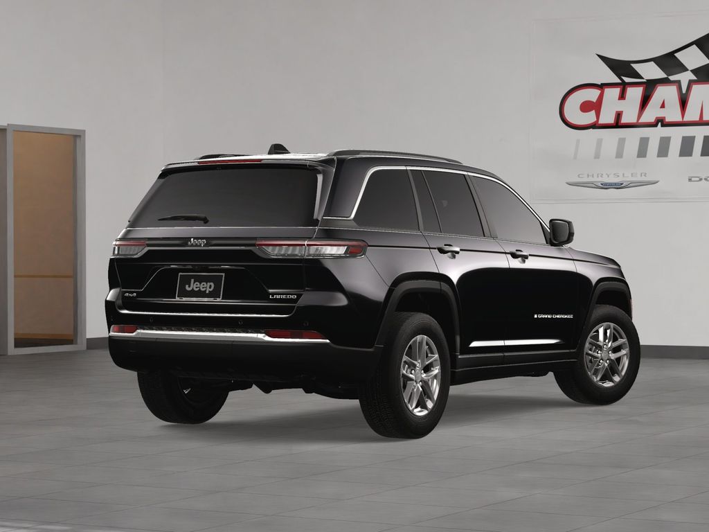 2025 Jeep Grand Cherokee Laredo Altitude photo 5