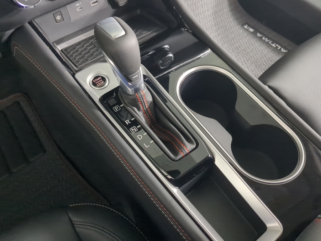 2025 Nissan Altima SR photo 19