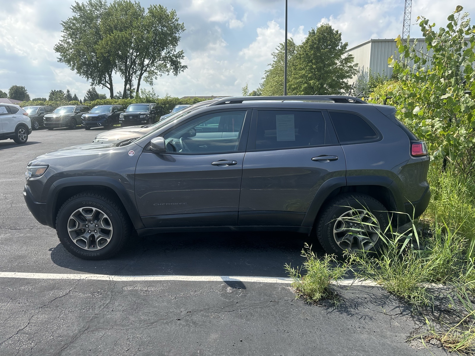 2020 Jeep Cherokee Trailhawk photo 2