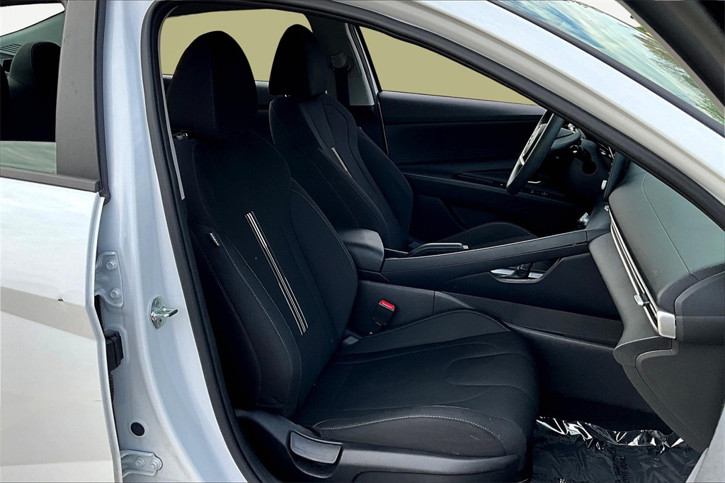 2022 Hyundai Elantra SEL photo 7