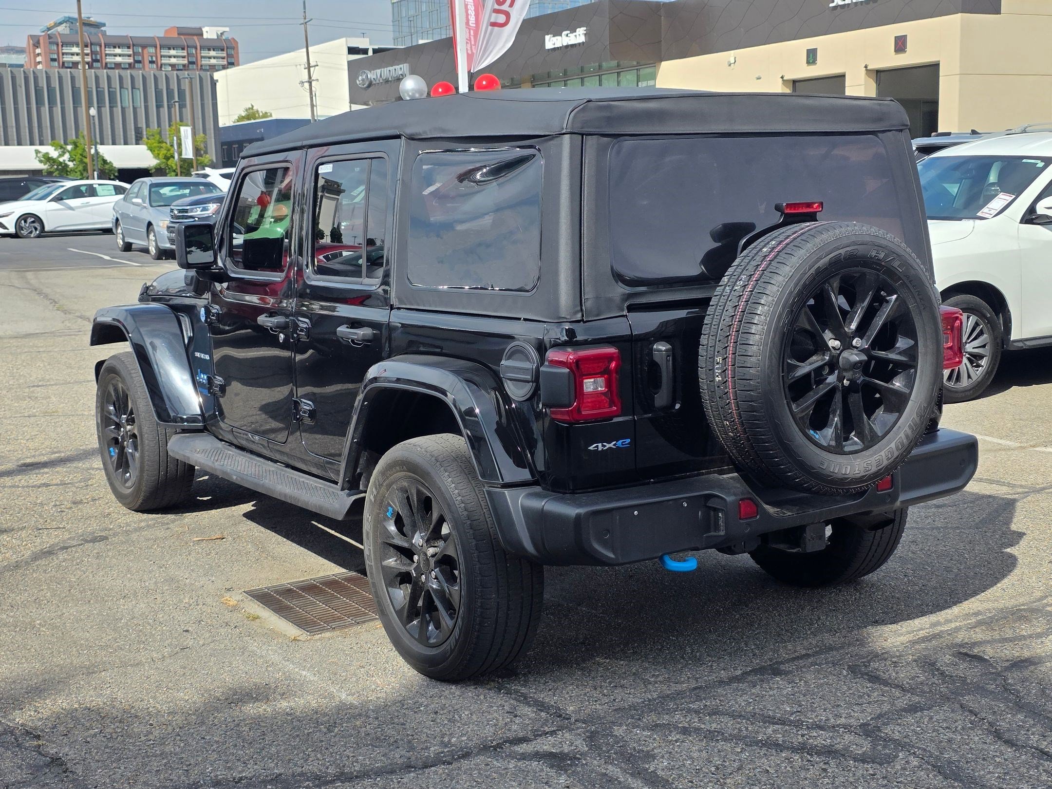 2022 Jeep Wrangler 4xe Unlimited Sahara photo 2
