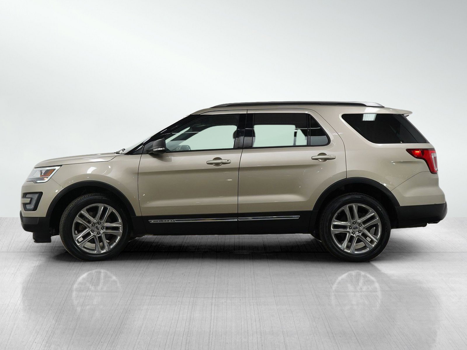 Used 2017 Ford Explorer XLT with VIN 1FM5K8D84HGE23886 for sale in Burnsville, Minnesota