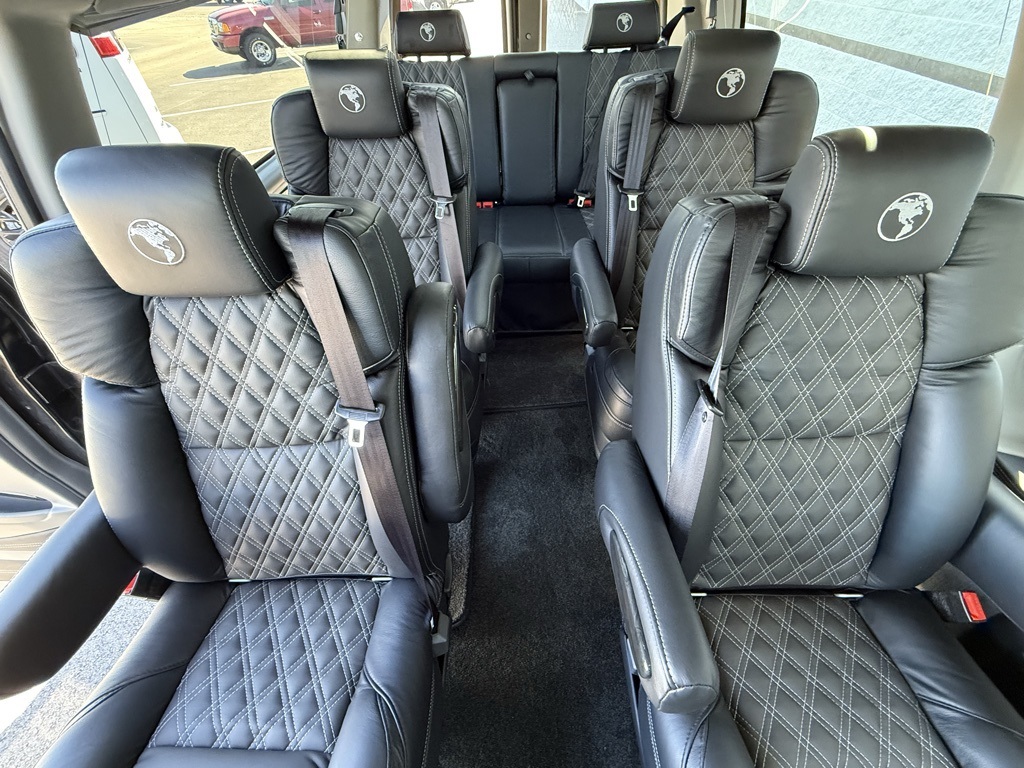2025 Gmc Savana photo 40
