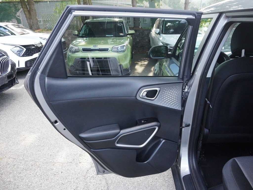 2022 Kia Soul LX photo 23
