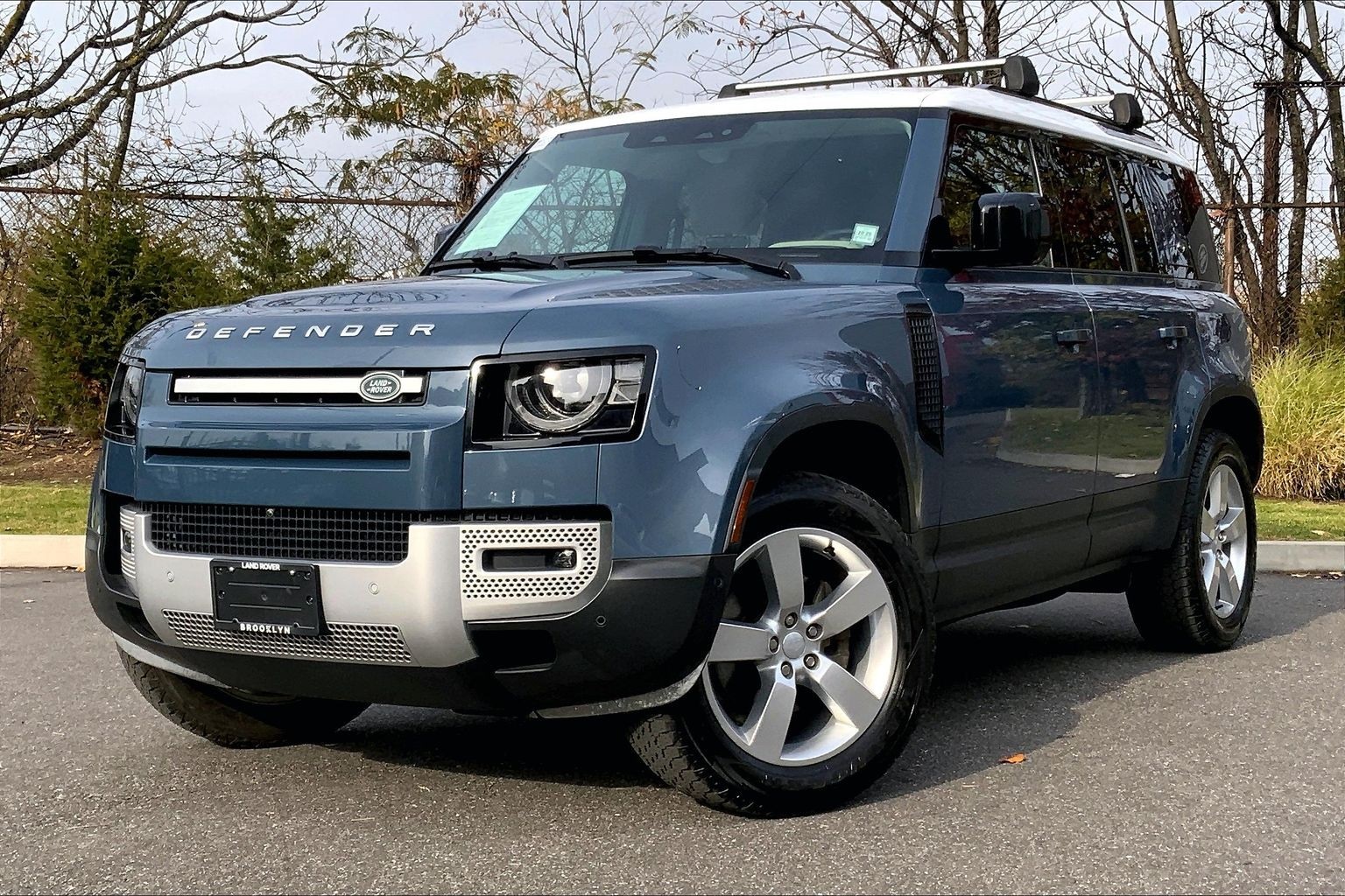 2024 Land Rover Defender S's photo